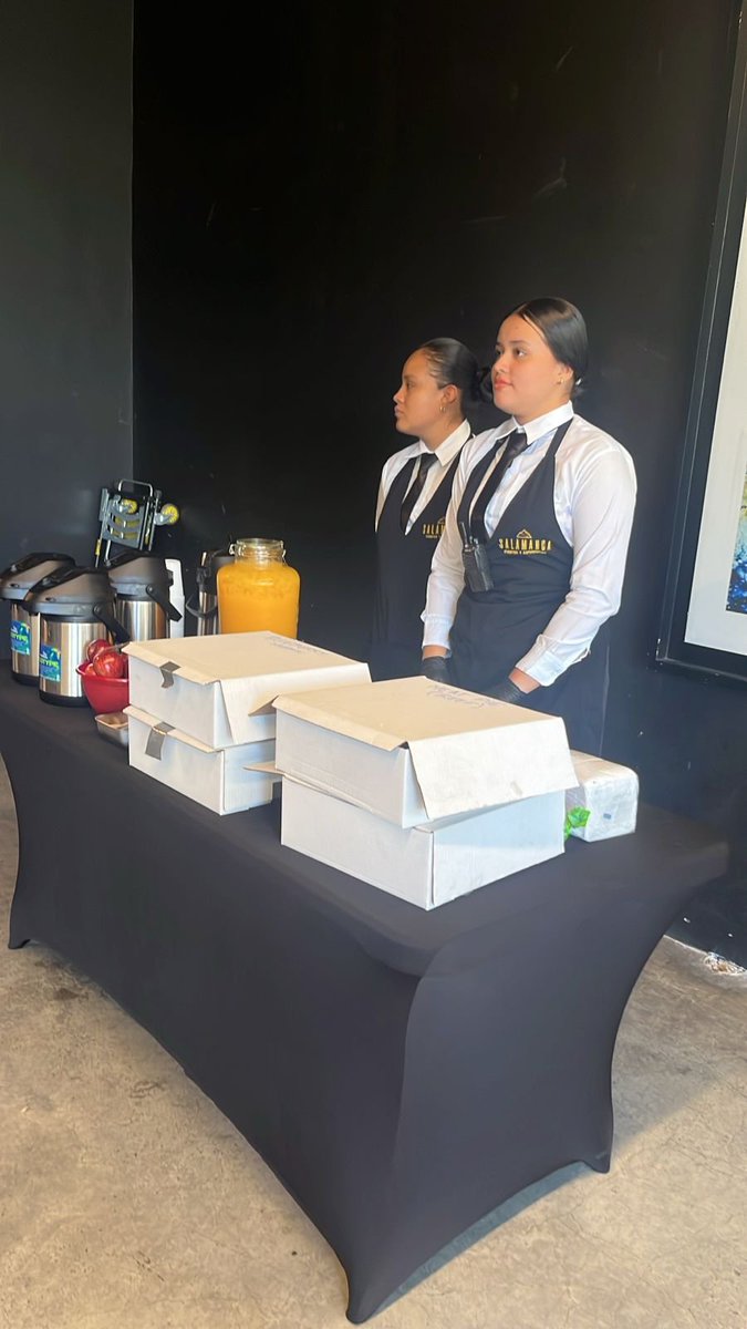 Today at Adopting Bitcoin we catered a coffee break for Sazmining, thank you all for the opportunity and we hope you enjoyed the coffee, muffins and meat pies 😁
Also big thanks to Jay, Mike, Adar and an innocent passer-by who helped me bring all of this up from my car 😅