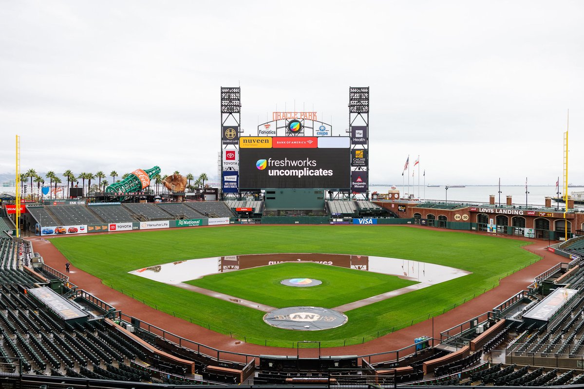 FreshworksInc's tweet image. What a day at #Refresh2025 North America.

We united around one mission: make work uncomplicated and deliver real results. From customer stories (@AMCTheatres, @Fabletics, @DHLus + more) to new product launches, Freshdesk Command Center, Freddy AI Insights, Intelligent Routing,…