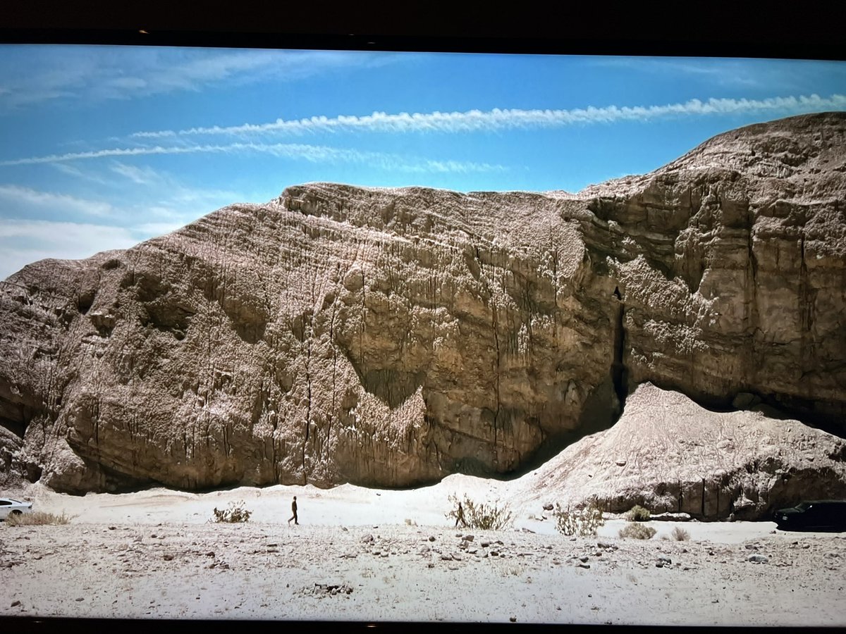 DeeClared's tweet image. I hate to do this as @onebattlemovie is one of the greatest movies of all time, but there’s a huge continuity error as lockjaw hands off Willa. We go from total shade to bright sunshine, ten seconds in real time, about 2 hours between shots.