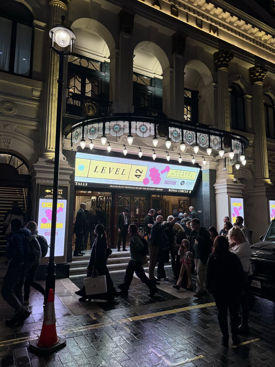 andrew_pummell's tweet photo. Sunny London Palladium. Roachford and Level 42. #level42 @level42official #worldmachine https://t.co/ieDCp3aaV7