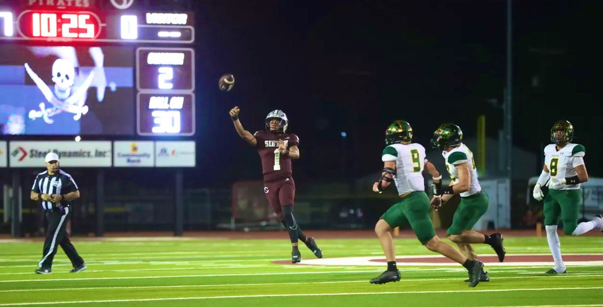 Locked in 🏴‍☠️
#Round1

REGULAR SEASON STATS:
1055 passing 🔥
313 rushing 🔥
12/3 TD/INT 🔥