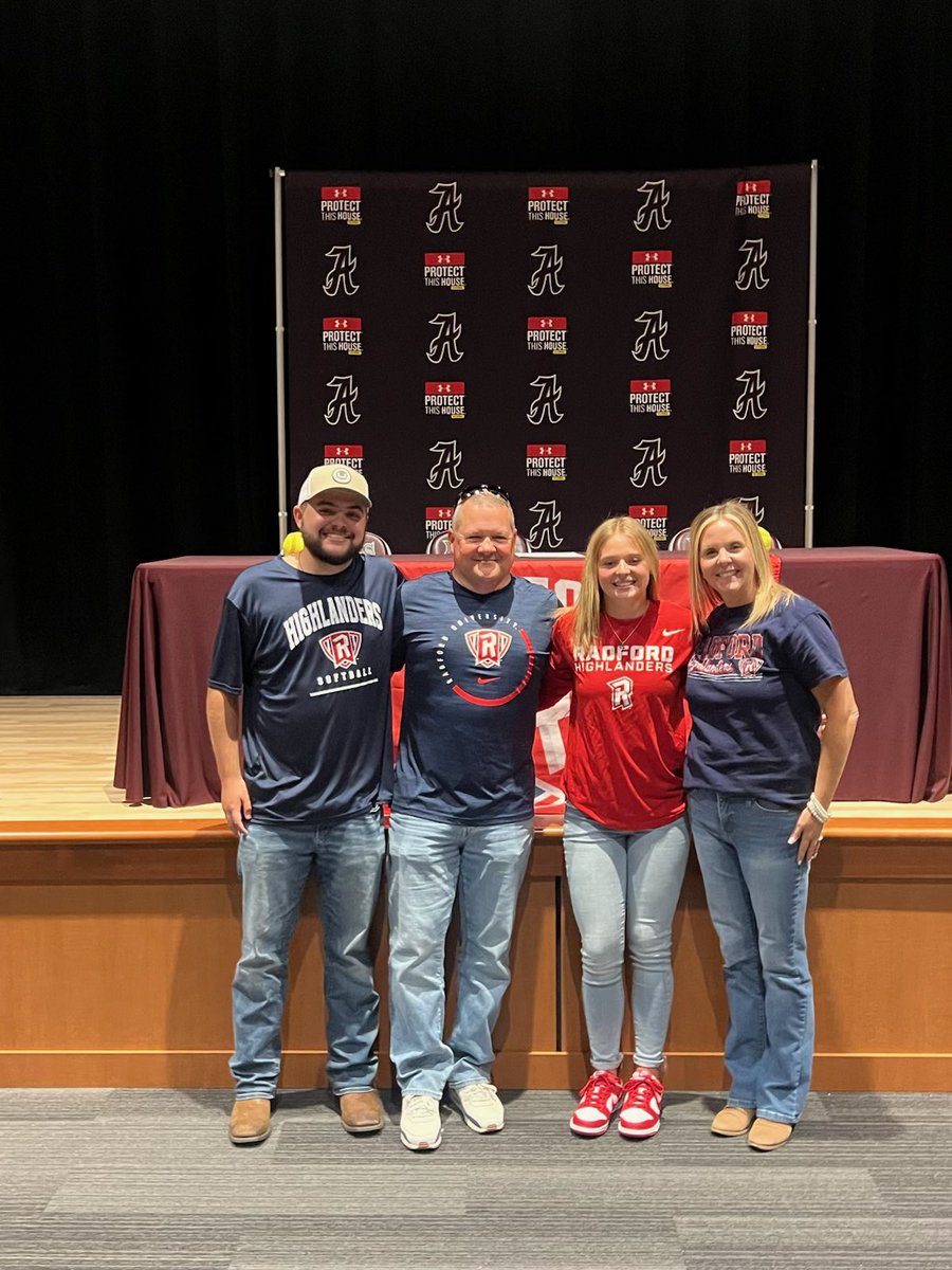 AnnesleeTerry00's tweet photo. Officially a Highlander! Can’t wait for this new chapter! @RadfordSoftball #RiseAndDefend❤️💙 https://t.co/pUoh5VUPc3