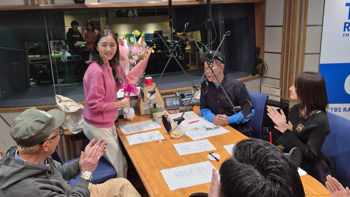 kinashinokai's tweet image. #木梨の会
今週の３枚は…📸

👉演歌と鉄道の二刀流 #徳永ゆうき さんが着物で登場⚔️急な発注に即興対応も…🙅‍♂️

👉ノリ&amp;amp;ジョージ紅白のサプライズ枠狙い🤔先に富士山行っておきます🗻

👉夏子アナ本日でラスト😭またいつでも遊びに来てね👋後任は... #佐々木舞音 アナ🎉

📻→ radiko.jp/share/?sid=TBS…