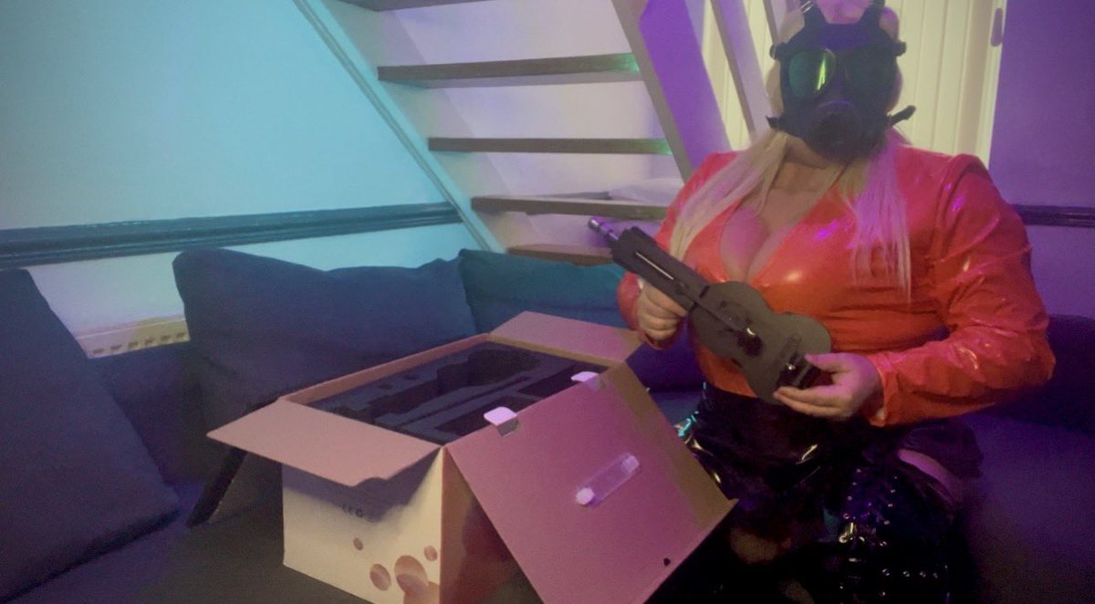 Recieved my new machine today from <a href="/AuxfunSexToy/">Auxfun Official UK/EU</a> and i have to say i am very excited to play with it.