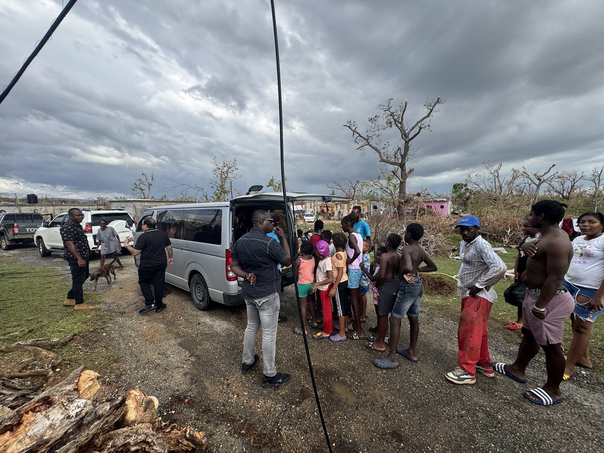 hcikingston's tweet image. High Commissioner @mayajoshi joins the Indian Community in Kingston Team led by Mr Gul Mansukhani &amp;amp; the Indian community/businessmen in Jamaica to visit affected communities in St. Elizabeth Parish that has been severely impacted by #HurricaneMelissa. The 📌Visit was supported by…