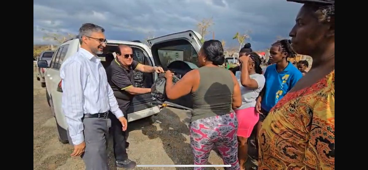 hcikingston's tweet image. High Commissioner @mayajoshi joins the Indian Community in Kingston Team led by Mr Gul Mansukhani &amp;amp; the Indian community/businessmen in Jamaica to visit affected communities in St. Elizabeth Parish that has been severely impacted by #HurricaneMelissa. The 📌Visit was supported by…