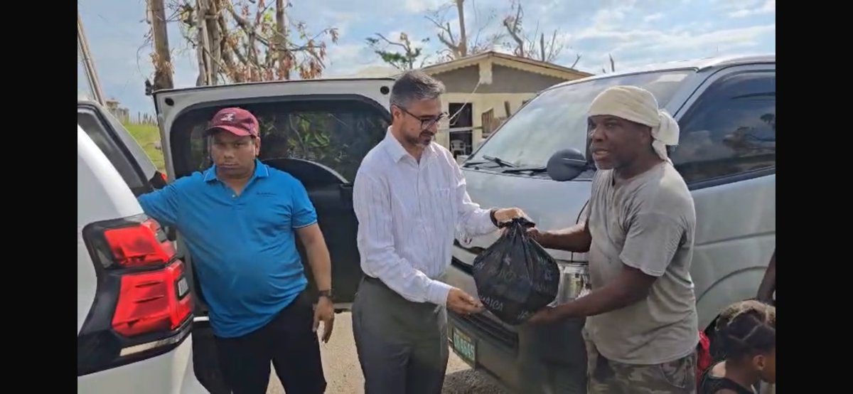 hcikingston's tweet image. High Commissioner @mayajoshi joins the Indian Community in Kingston Team led by Mr Gul Mansukhani &amp;amp; the Indian community/businessmen in Jamaica to visit affected communities in St. Elizabeth Parish that has been severely impacted by #HurricaneMelissa. The 📌Visit was supported by…