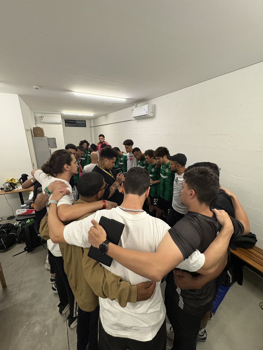 O meu grupo é FODA. Podem anotar o que eu tô falando aqui, o Split 2 é nosso. É BOM DEMAIS SER LOUD. SEMPRE.