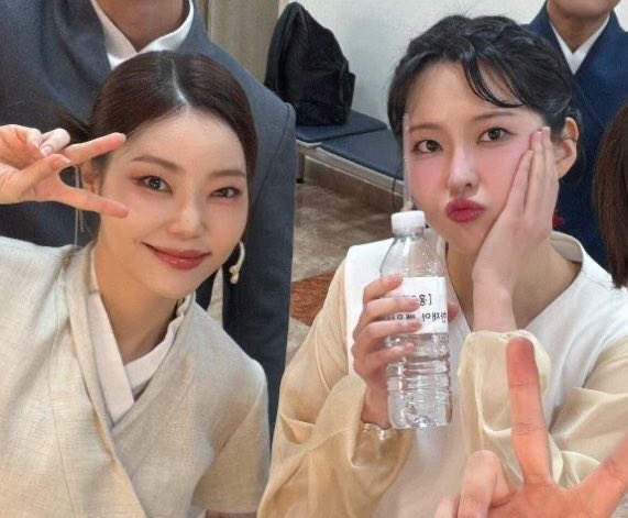 아 고냐니두마리동동떠잇는거왤케귀욥..

너희재능잇어
냥신감가져,