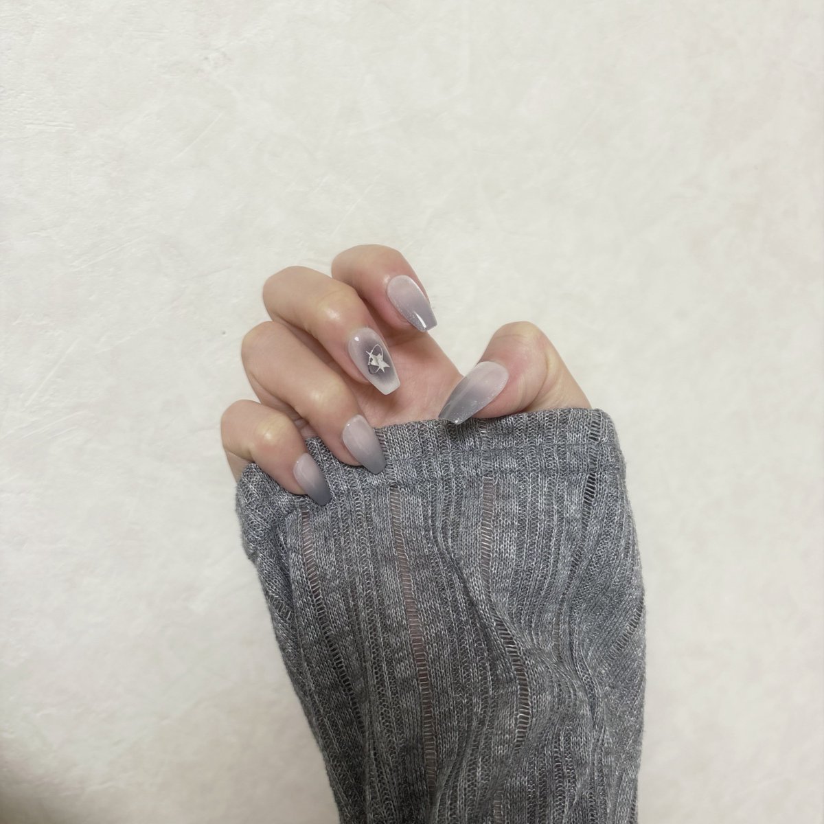 byganbarun's tweet photo. 昨日、お出かけした時に爪さみしいな〜と思って、ダッシングディバ(DASHING DIVA)はじめて買ってみた!マジで取れないしぎゃんかわだったので共有🪩⭐︎ ネイルチップするとき、また買おっと💫
#DASHINGDIVA
#むにゃpick https://t.co/VN6n9meo0X
