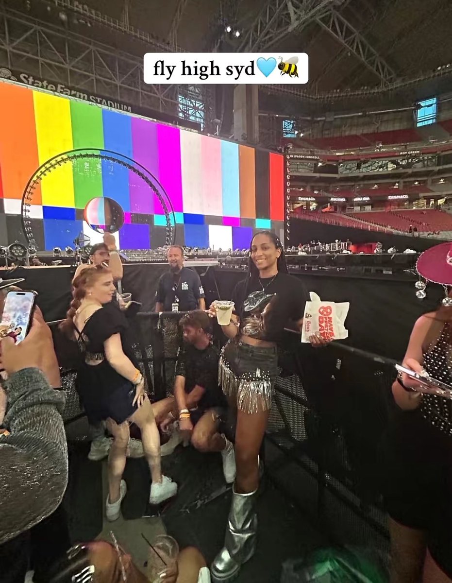 We lost one of the best in the Beyhive. 🕊️ 

Sydney, a young woman whose viral reaction was featured in Beyoncé’s Homecoming, has sadly passed away at the age of 25. 

Rest in Peace❤️