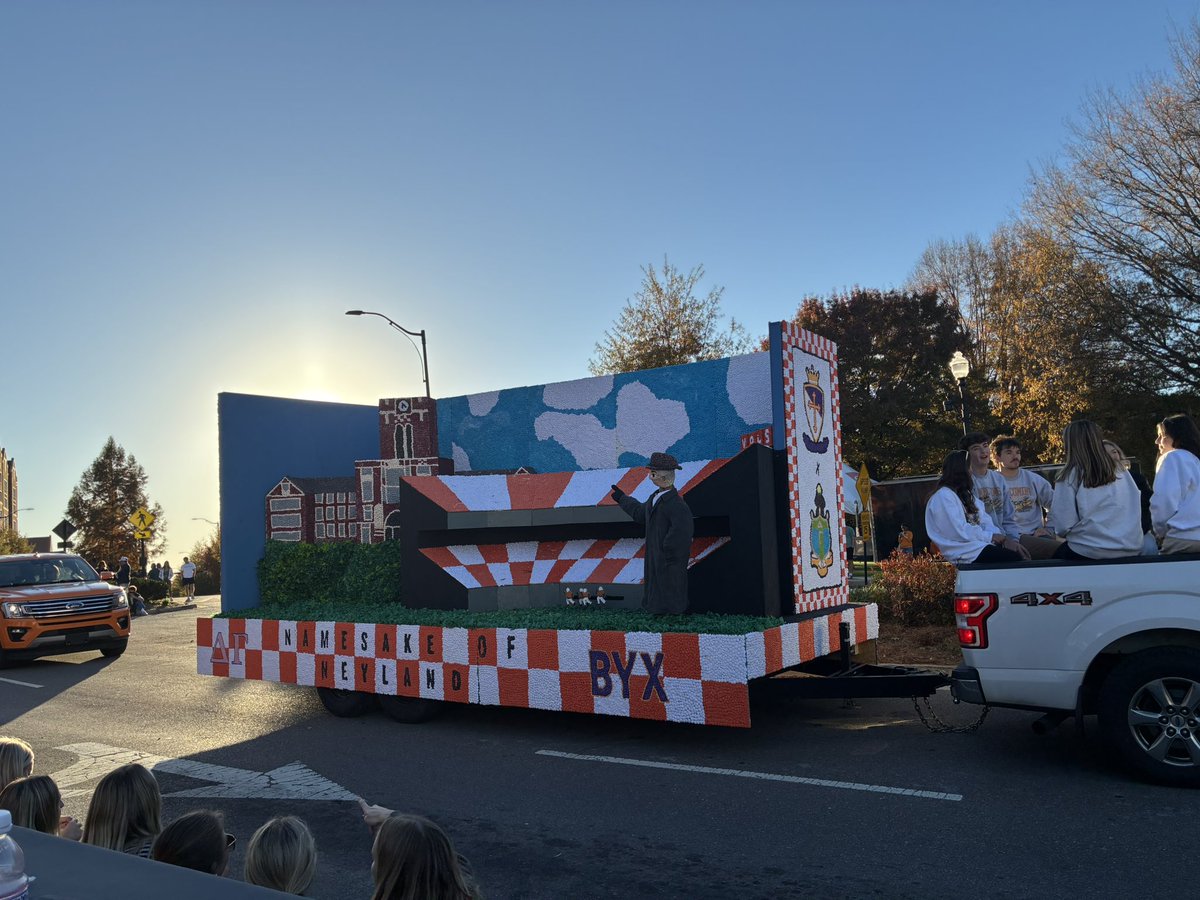 So fun judging homecoming floats!