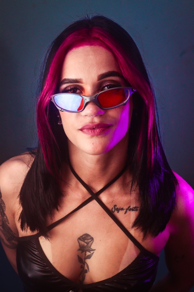 Simplesmente a Dj mais linda e mais sexy desse Brasil, querem mais foto dela? Estava pensando em propor um ensaio mais sexy!