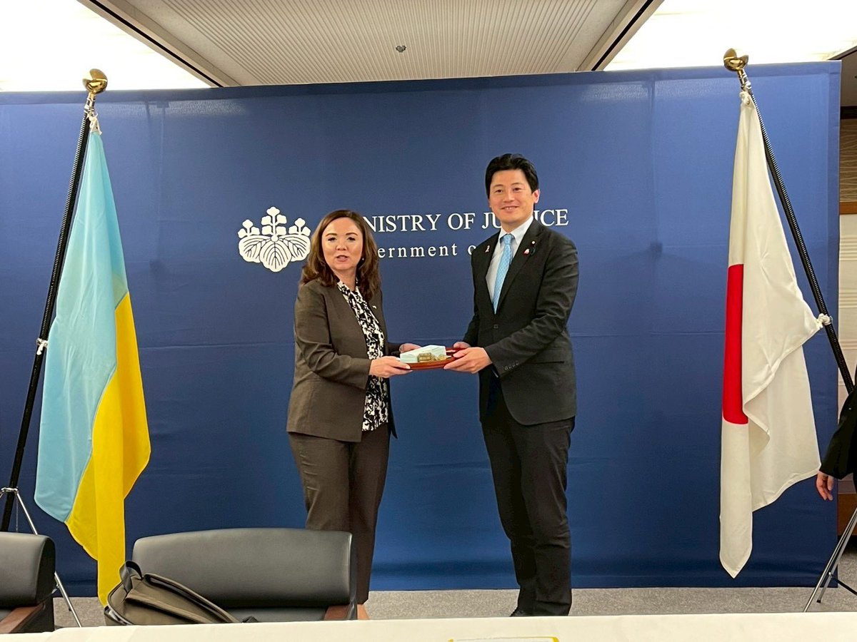 mitani_h's tweet image. 先日、日本ウクライナ友好議連のミハイリューク会長他数名が法務省に表敬訪問されました。
この時のトピックは、ウクライナからの難民や親の元から引き離された子どもたちへの支援、ウクライナにおける法制度整備支援、さらには凍結資産の取扱いやロシアとの交易のあり方など、実に多岐に渡りました。…