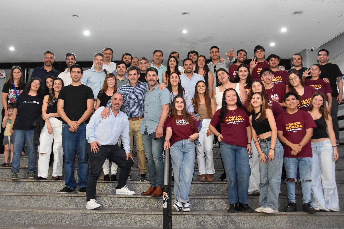economicas_unlp's tweet photo. #EleccionesUNLP 2025 🗳️
La Lista 1 - Celeste y Blanca Reformista resultó la ganadora de los comicios con 627 votos de Ayudantes y 22 votos de JTP para Claustro, y 714 votos para Centro.
👉https://t.co/9lUkRqixo1 https://t.co/7IlFKZ9JhC