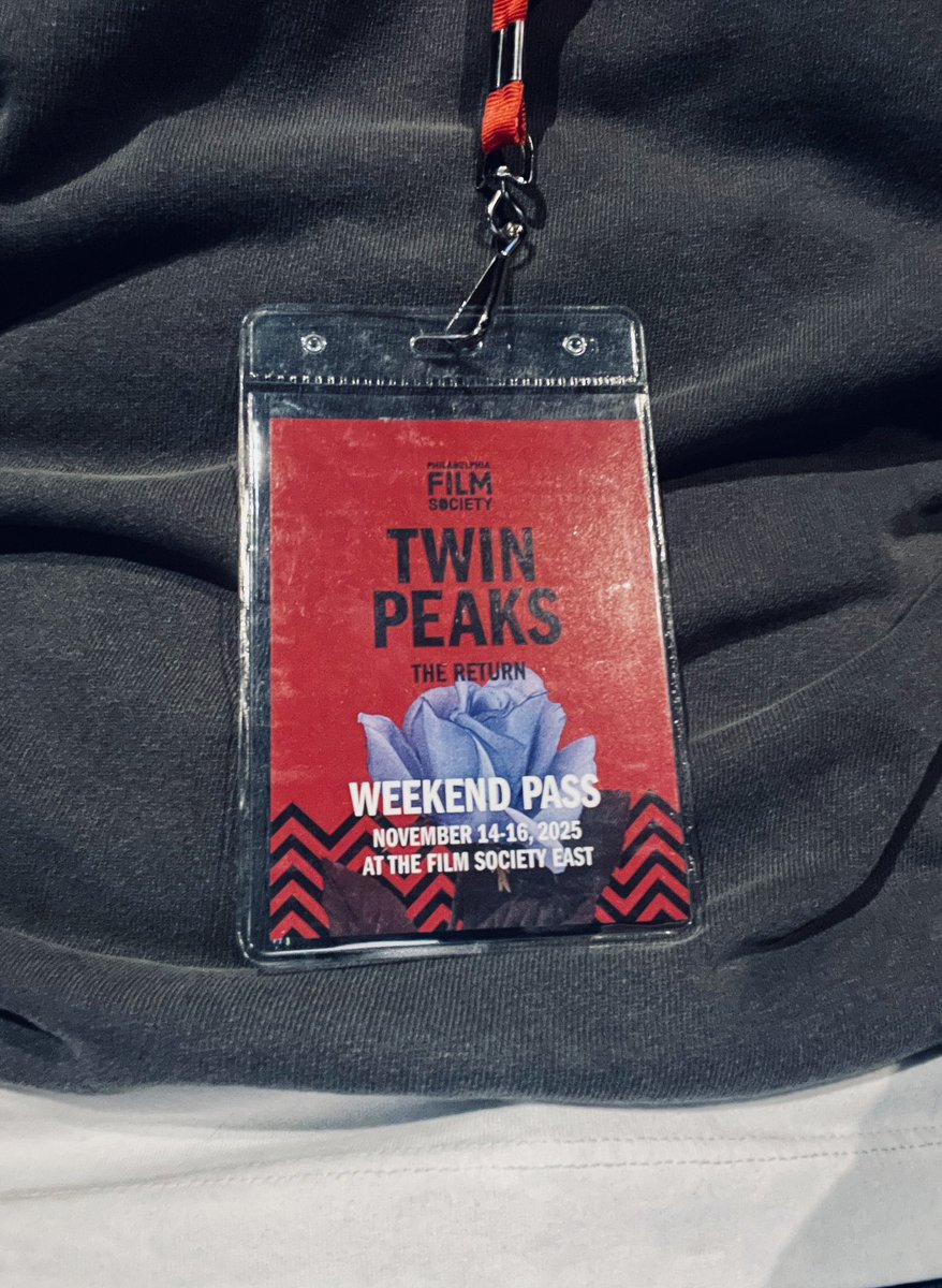 FlyBottleEscape's tweet image. Fix your hearts or die … 

Locked in for 18+ hours of Twin Peaks: The Return in theater 

@phillyfilmsoc 

☕️ 🌲 🦉🥧