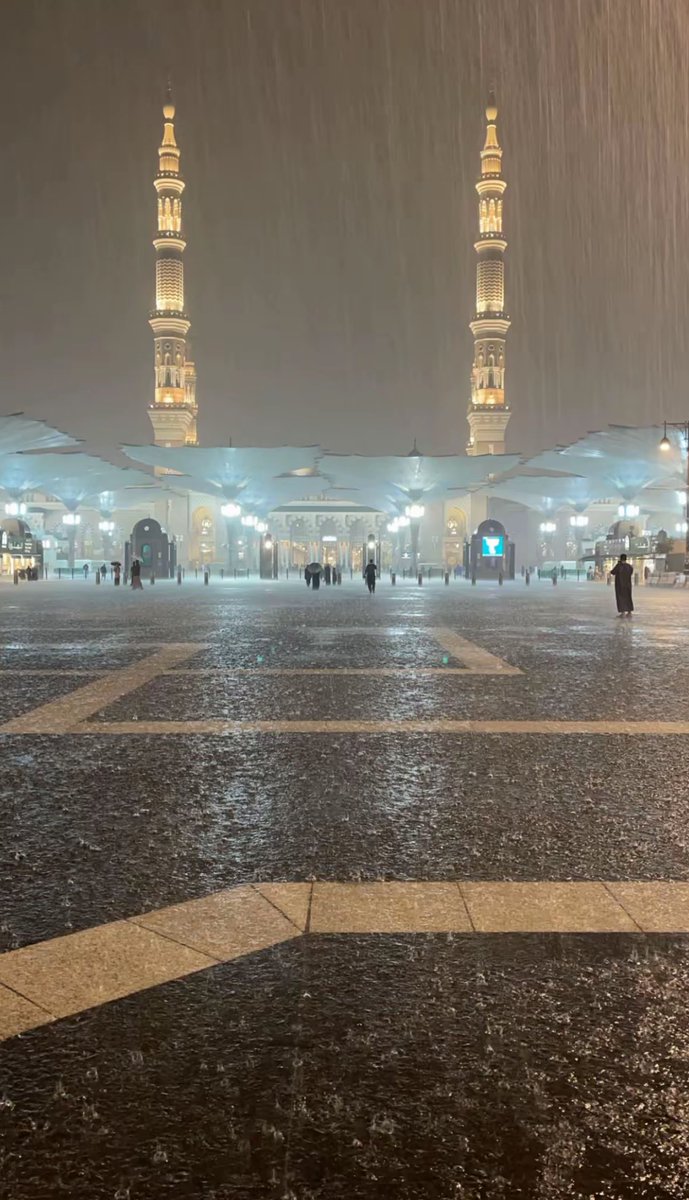 iNa9eir's tweet photo. المدينه المنوره وقت المطر..يالله https://t.co/rk7XpWB0Fc