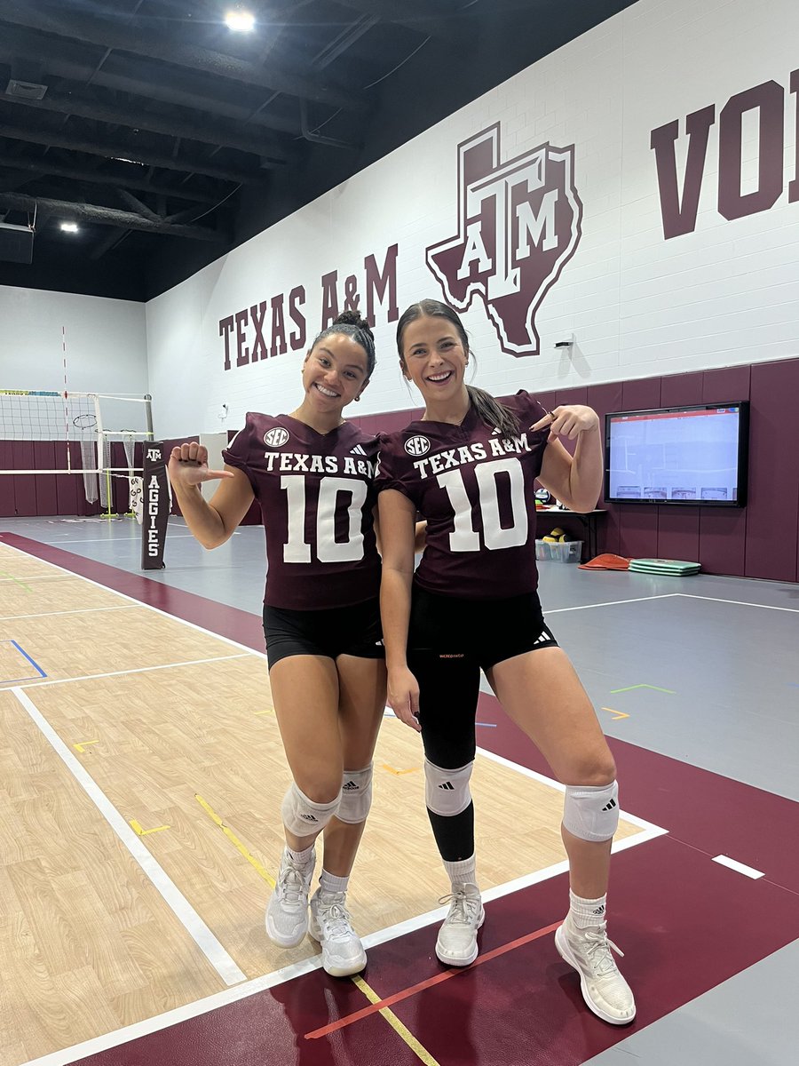 AggieVolleyball's tweet image. #Chants can be heard at Reed Arena 🗣️

Mar-cel Reed
Mar-cel Reed
Mar-cel Reed

#GigEm // #AggieVB // @AggieFootball