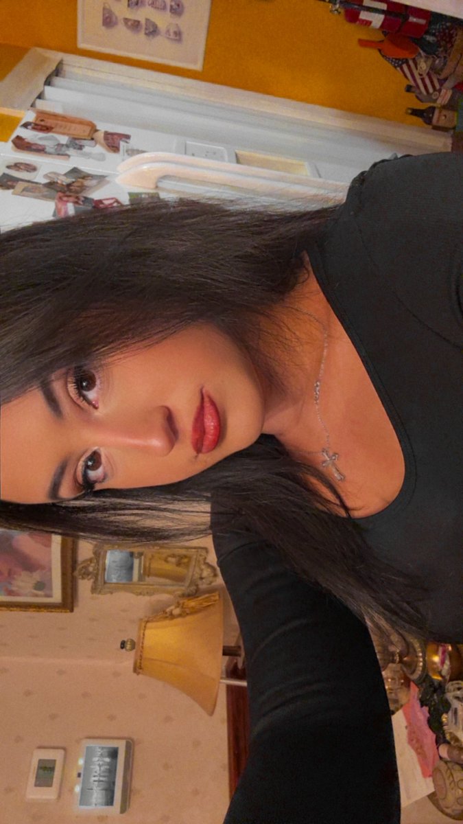 tbarrxo's tweet photo. face friday , reply with yourself 😘 https://t.co/EBtgIGmmX7