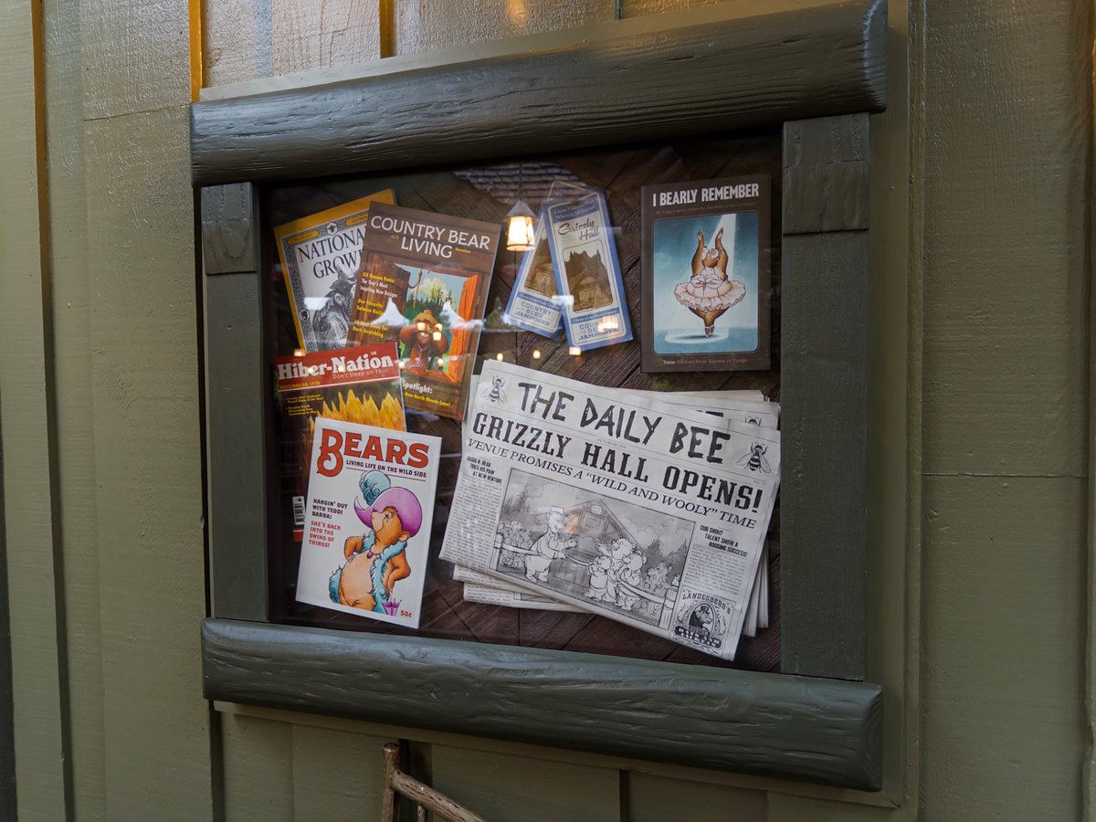 CritterClubHQ's tweet image. Prop displays have been added to the dining area at Hungry Bear Barbecue Jamboree! Lots of cute details.