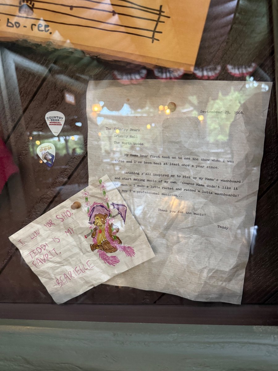 CritterClubHQ's tweet image. Prop displays have been added to the dining area at Hungry Bear Barbecue Jamboree! Lots of cute details.