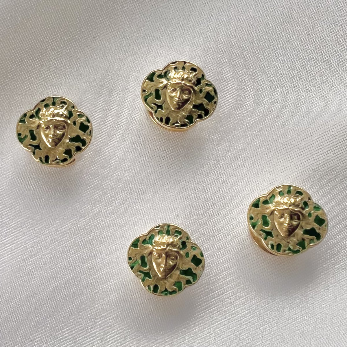 企画展「ルネ・ラリックのファッション図鑑」も閉幕まであとわずかです