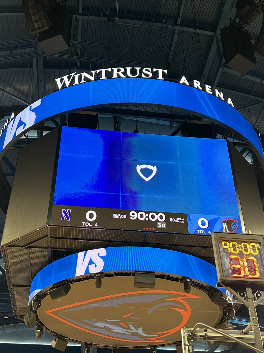 DaveEanet's tweet image. Big weekend for @NU_Sports in the city: First, @NUMensBball vs #DePaul @WintrustArena.  Cats look to go 4-0.  Pregame 7:15 @WGNRadio @varsity &amp;amp; @SIRIUSXM Ch 390.  Then we’ll join you from Wrigley in the a.m. for @NUFBFamily vs #Michigan.  But, first things first!