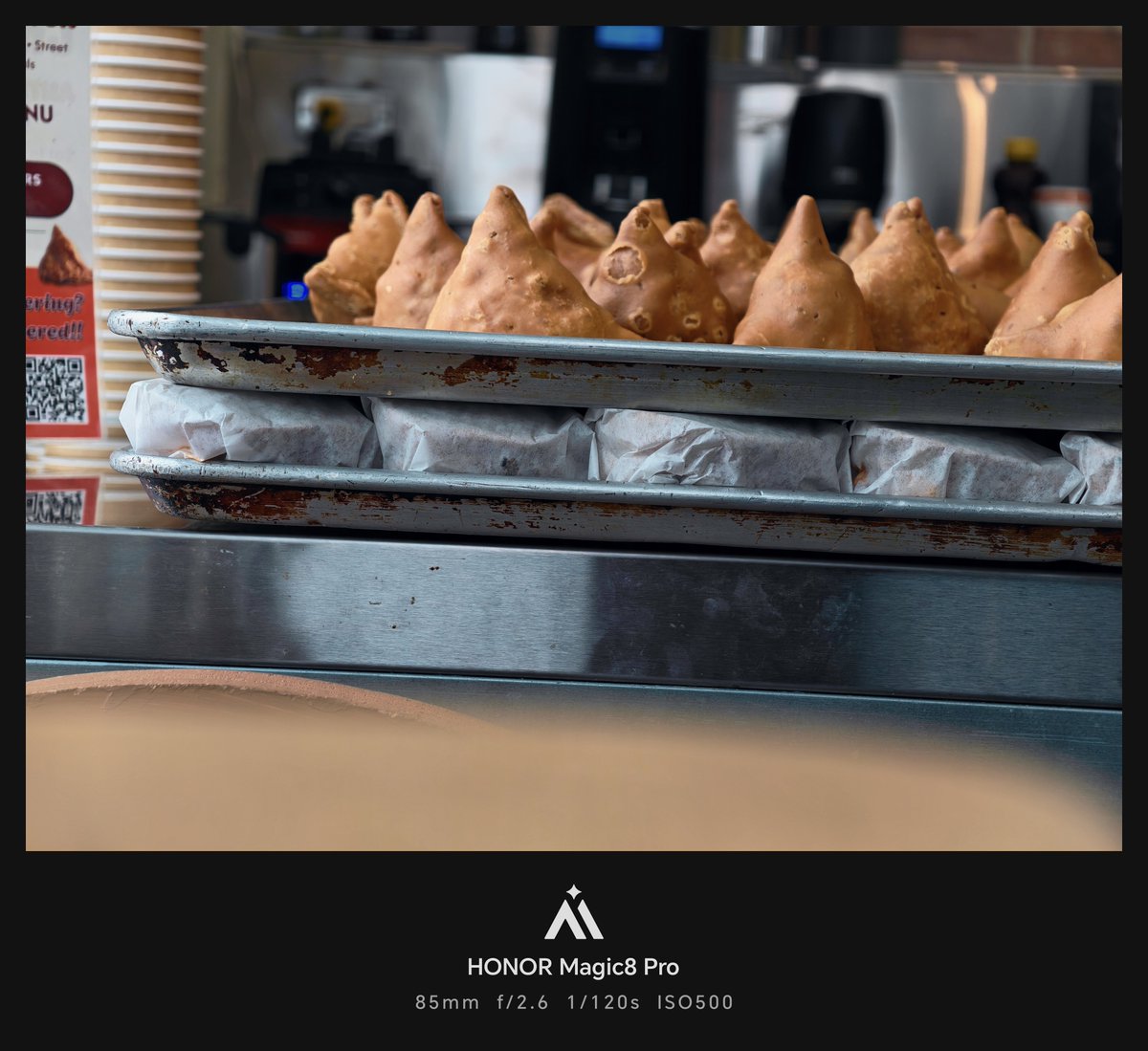 Frankforphones's tweet image. Honor magic 8 Pro

Some samosas, chicken biryani and a 50x zoom of a crane because you have to 😂🔎
Bokeh is nice so far 💯

#HonorMagic8Pro
#streetphotography #shotonsnapdragon #HonorMagic8series