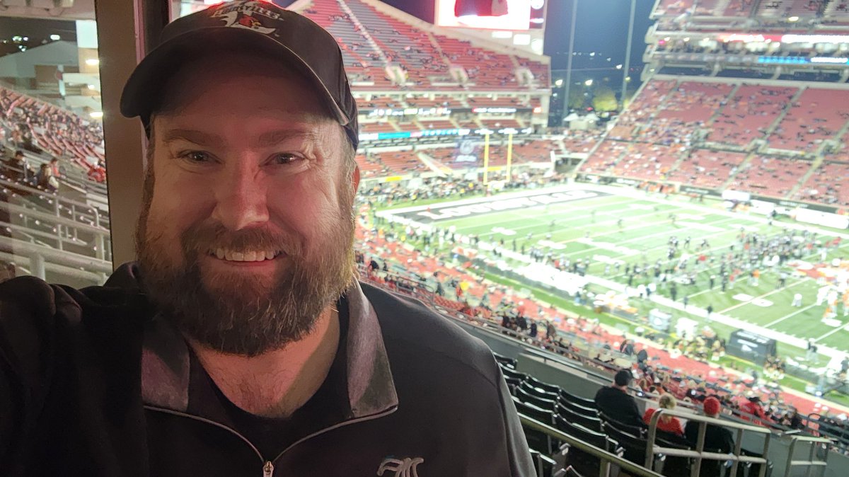 #GoCards <a href="/GoCards/">Louisville Athletics</a>  Let's bring home the win tonight!