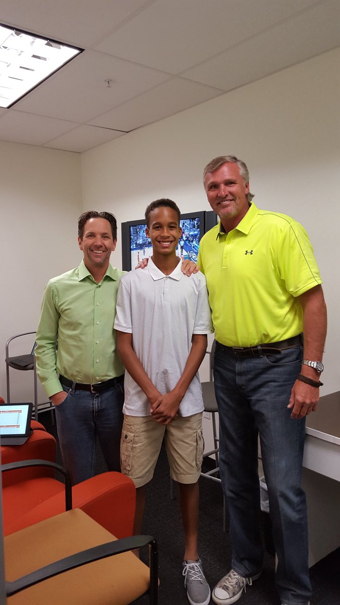 Tom Leander tweet media