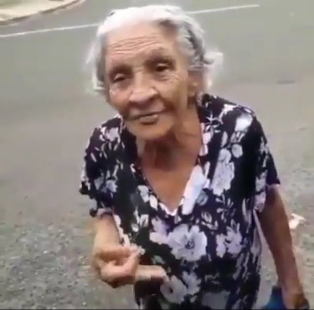 ganhei um pao de queijo de um aluno ai depois q eu dei a primeira mordida ele falou q achou no chao