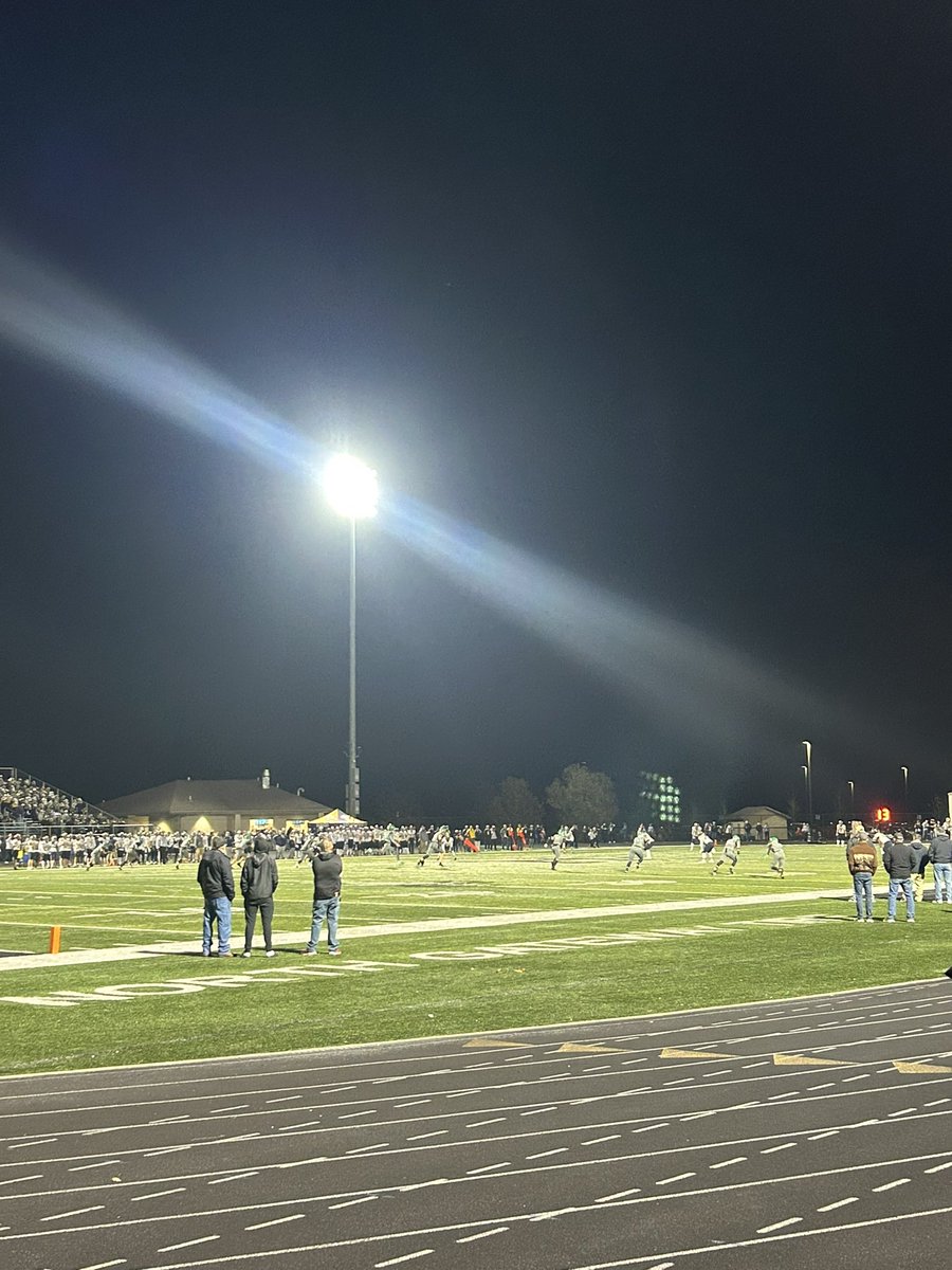ReleaseBaseball's tweet image. 📍 Highland HS 

We’re on site for some playoff football between Highland and North Ridgeville in a game featuring 3️⃣ Release dudes! 

Andddddd Dan Miller promptly records a first drive sack 😤

#WreakHavoc | @DanMiller_05