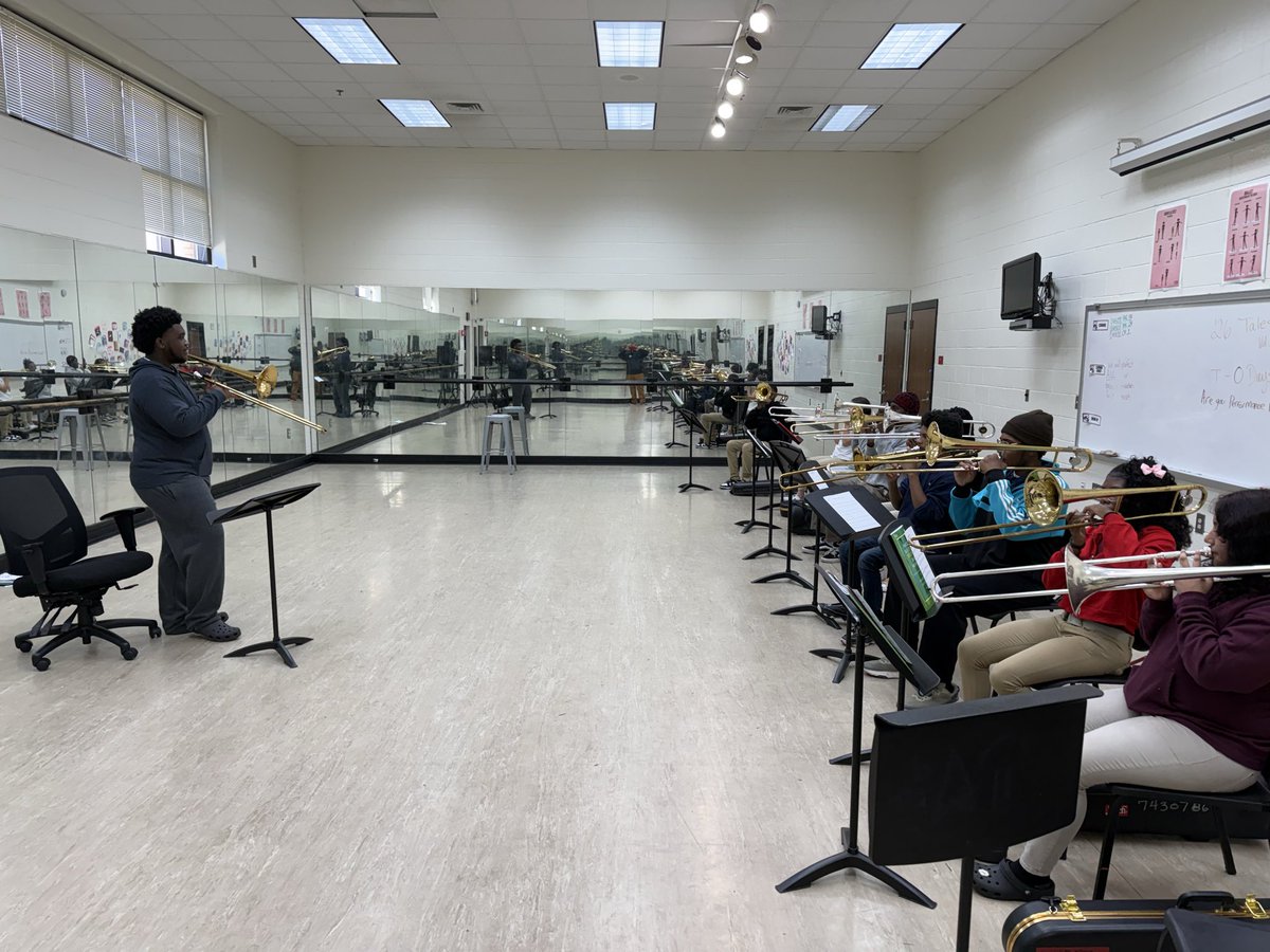 pdwmsband's tweet photo. We love collaborating! The beginning band students of Paul D. West would like to thank the wind ensemble for being so awesome, patient and kind as they helped out our students on their notes and learning a song. Thanks Dr. Rowland! Go Band! 🔴⚫️
@PaulDWestMiddle @FultonCoSchools https://t.co/tWspVALnO9