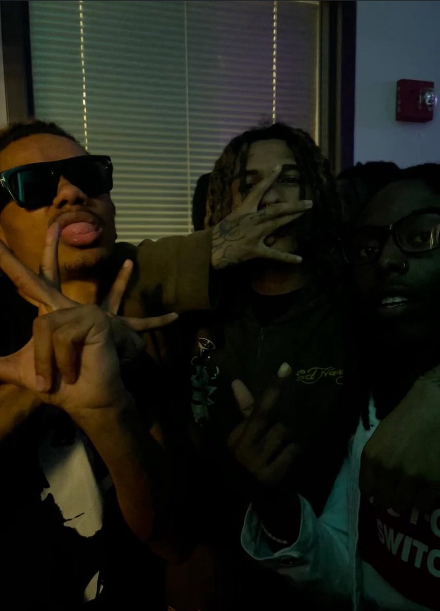 Wav &amp; Øway in NC last night at InTheFitts concert 👀🎵
[Velarian, Tezzus, SouthsideSilhouette, &amp; Dellyvadova]  via @Velariancollection on Instagram