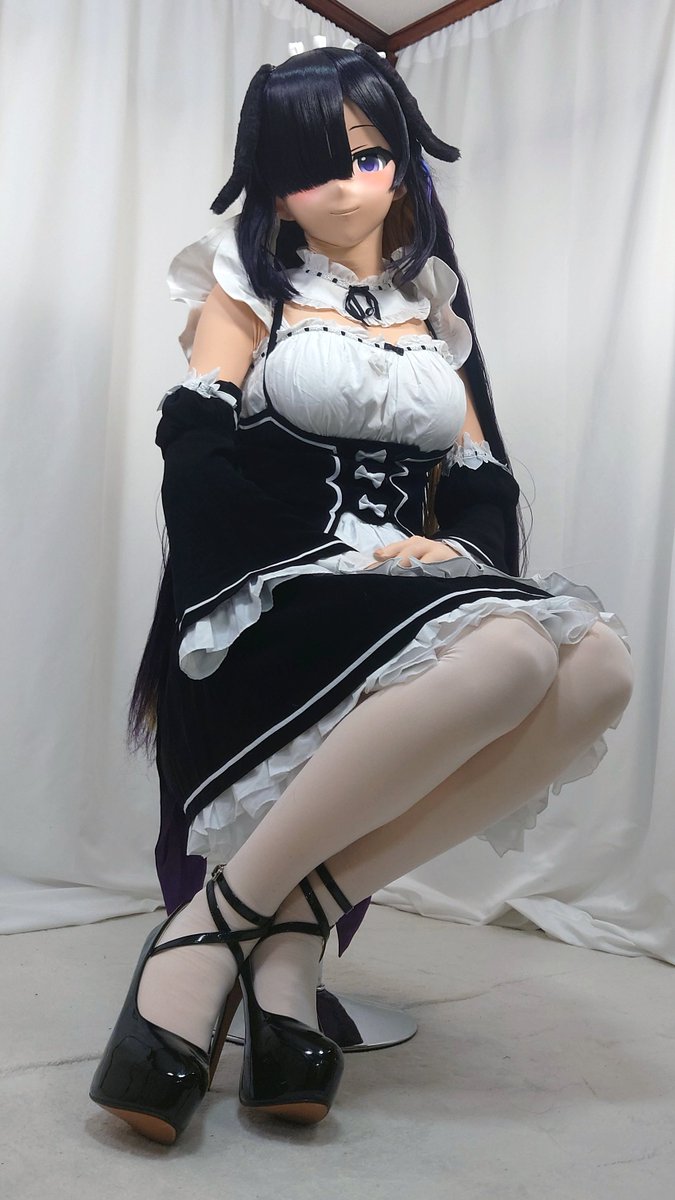 🐰今日のツクヨちゃん🐰

今日は座っているメイドツクヨちゃんです…！

短いスカートの方は足が見えるので、写真としては映えますが、実は長いスカートのメイド服も欲しいです…！
でも長いスカートを購入したら、メイド服よりゴスドレスが欲しいですね…