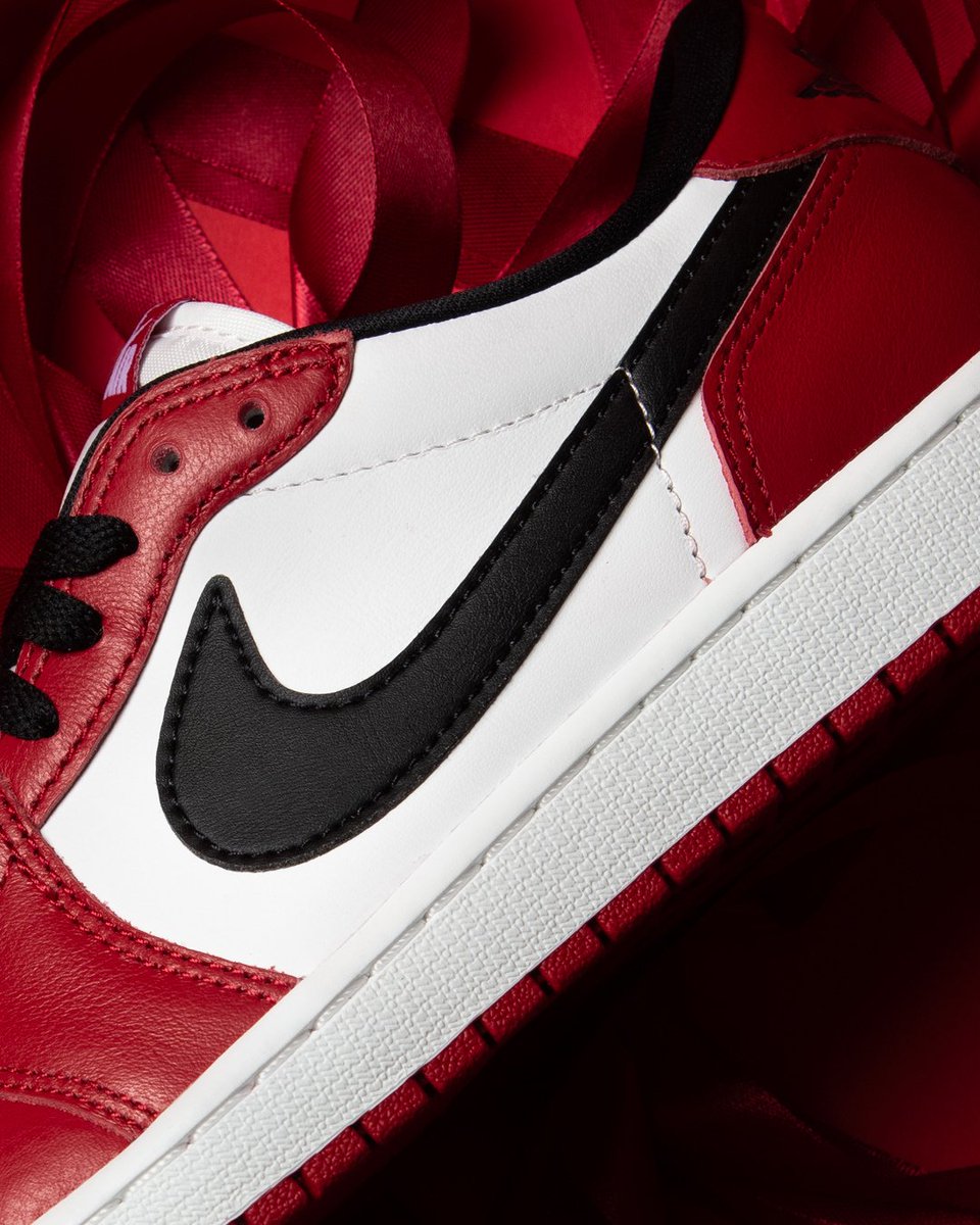 SOLELINKS's tweet image. Ad: Air Jordan 1 Low OG 'Chicago' releases tomorrow (11/15) at 7am PT/10am ET  

DIRECT LINKS (not live yet)

Finish Line
Mens:tinyurl.com/ck8nd3fm
GS:tinyurl.com/4njjywje
PS:tinyurl.com/5fbnyfj7
TD:tinyurl.com/3j2m6z69

JD Sports
Mens:tinyurl.com/ms7tt6jh…
