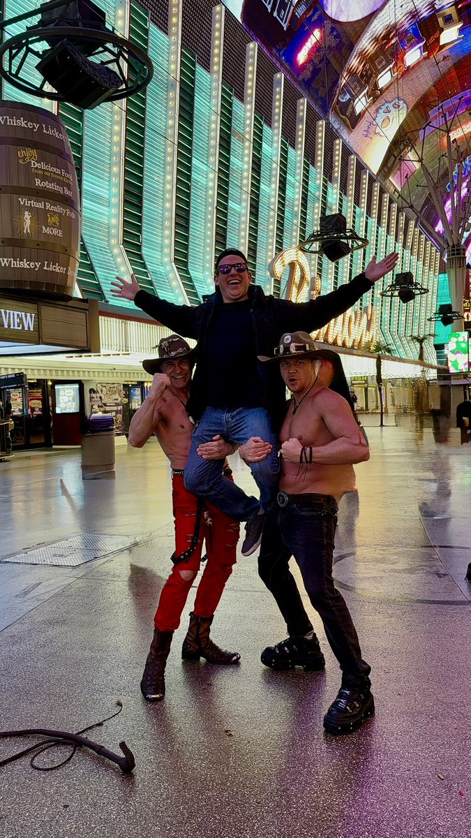 Say hello to your newest members of the <a href="/veve_official/">VeVe | Digital Collectibles</a> community. #Vegas #Dcon