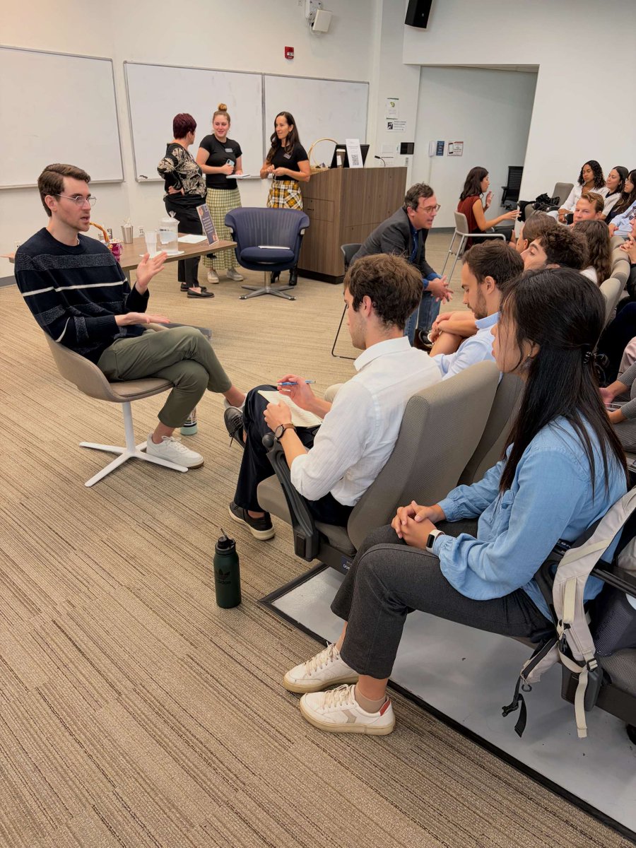 GPS_UCSD's tweet image. GPS students had the opportunity to expand their networks last week when alumni from San Diego-based employers returned to campus for SD Employer Outreach Day. Through panel discussions and breakout sessions, students were able to hear from alumni employed in various sectors.