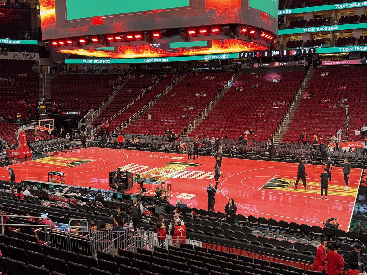 JaredFPS's tweet image. Court for the NBA cup looks amazing 🔥