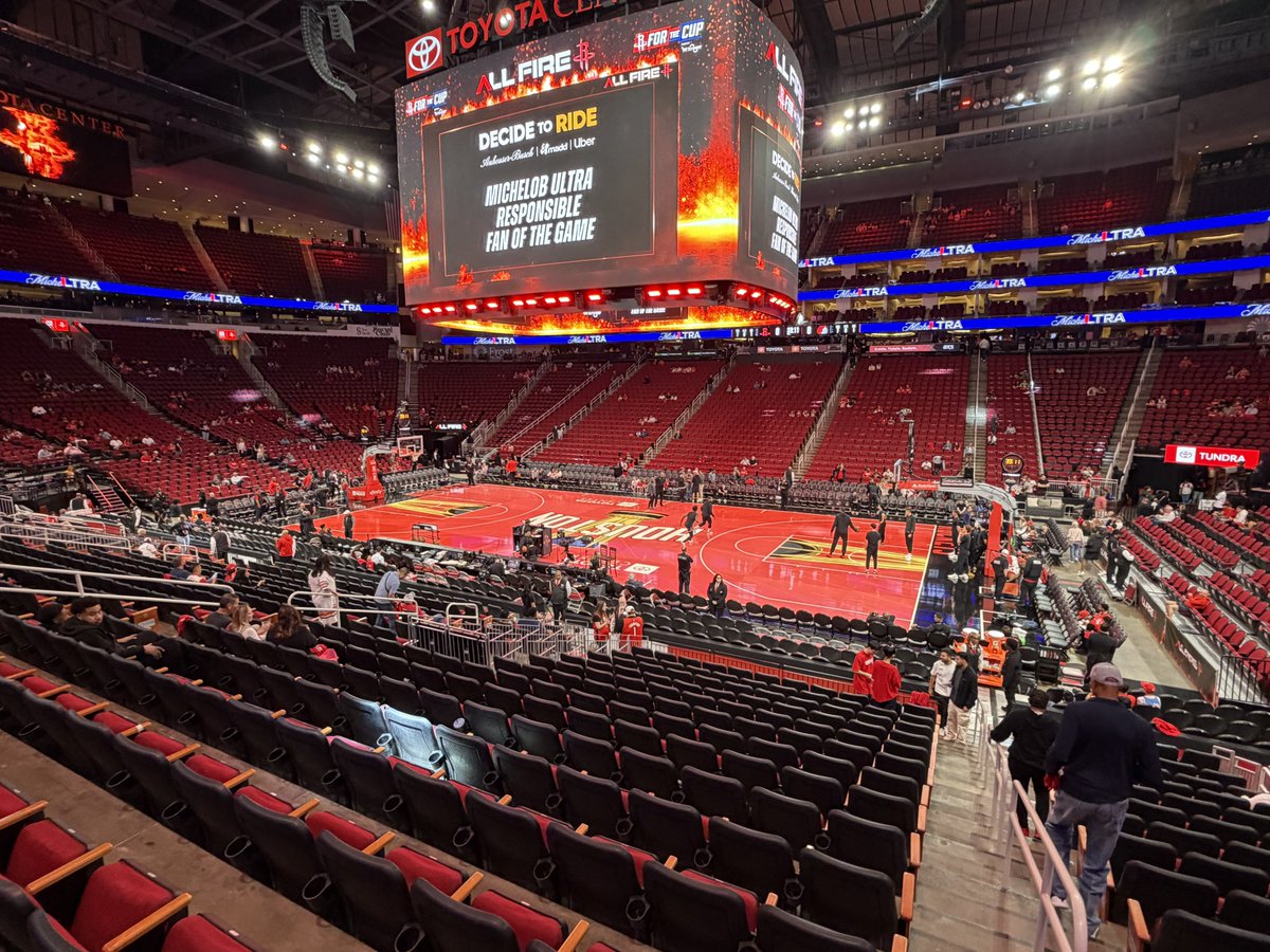 JaredFPS's tweet image. Court for the NBA cup looks amazing 🔥