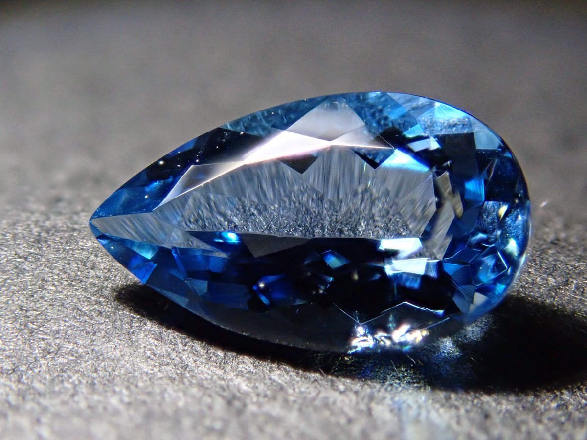 アクアマリンの名にふさわしいみずみずしい水色です✨ #2511新宿