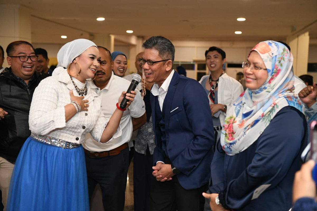 KUALA LUMPUR, 14 November 2025 – Malam Apresiasi CONSAL XIX 2025 anjuran Perpustakaan Negara Malaysia (PNM) dengan kerjasama Persatuan Pustakawan Malaysia (PPM) berlangsung meriah di Bilik Mawar, World Trade Centre Kuala Lumpur.

#PNM
#MalaysiaMADANI