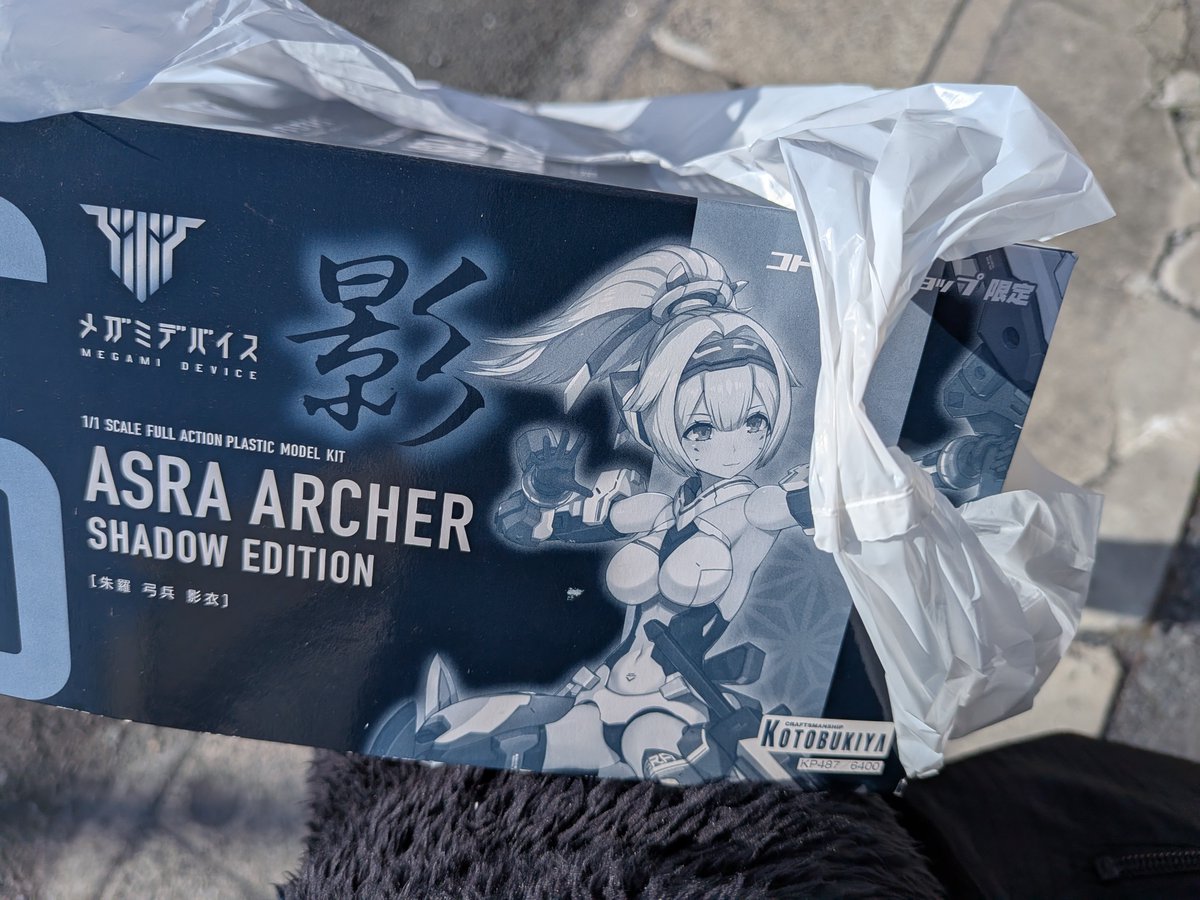 ホビーフリマの会場に到着。 こちらのメガミデバイスは¥3000、紙袋は