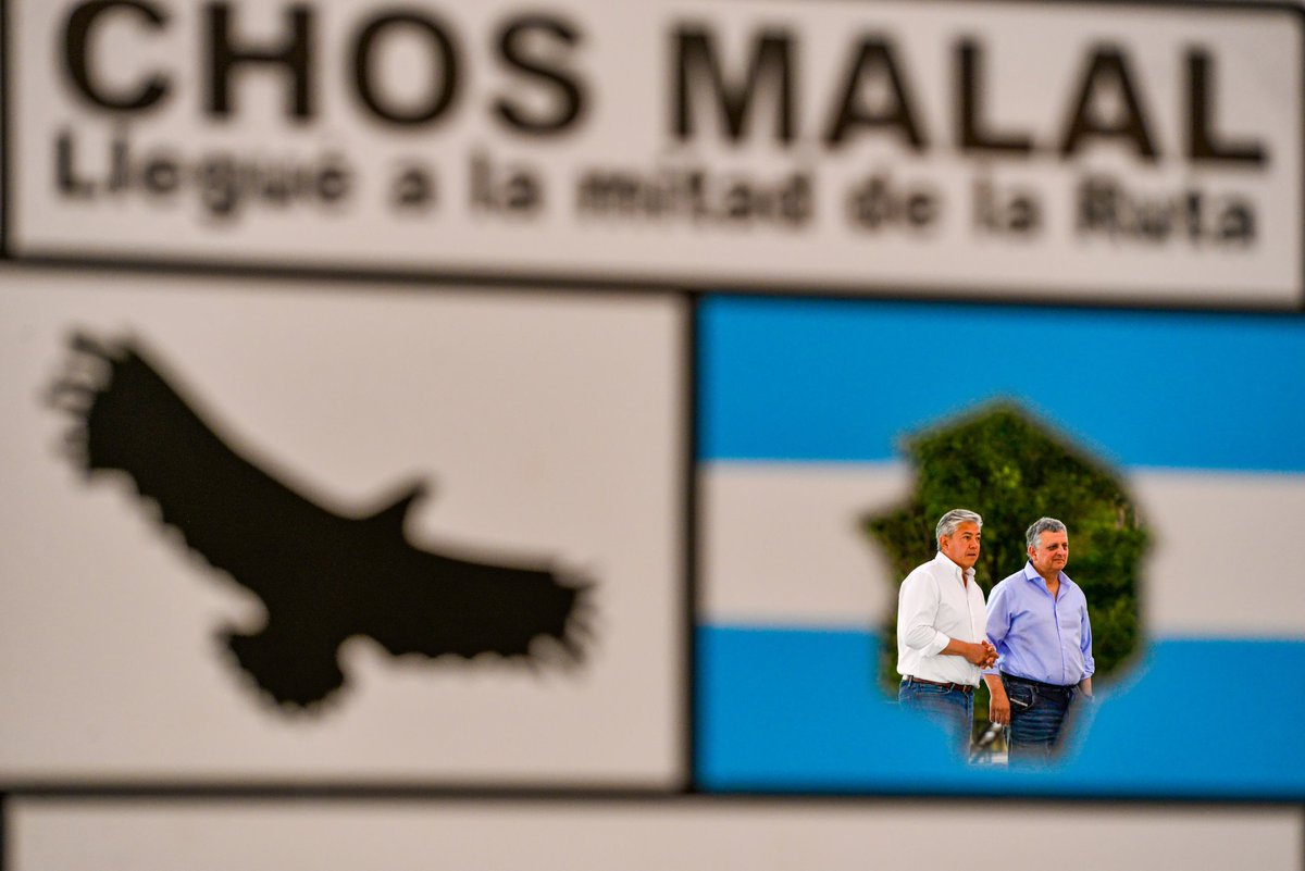 EL ALTO NEUQUÉN CADA VEZ MÁS CERCA

Hoy firmamos en Chos Malal con el presidente de YPF, Horacio Marín, la segunda etapa de la pavimentación en la ruta provincial 7, en el sector Cortaderas, una obra clave para integrar al Alto Neuquén y acompañar el desarrollo de Vaca Muerta.