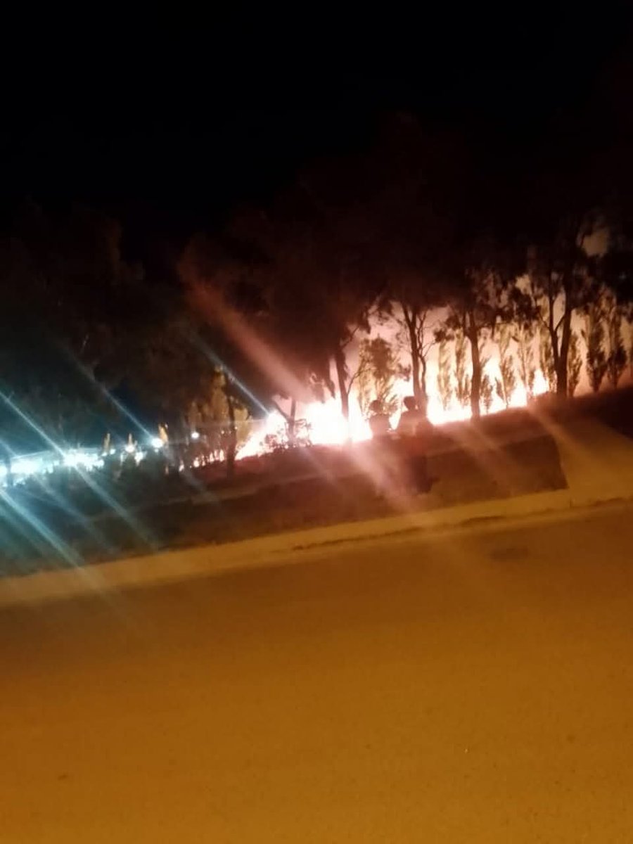 Imagino que están los concejales que no quisieron tratar el proyecto #PirotecniaCero hace 1 día, ayudando a los bomberos a apagar el incendio. Y los que deberían controlar el ingreso de la pirotecnia a Comodoro también. 1er incendio por pirotecnia y empezamos a contar.