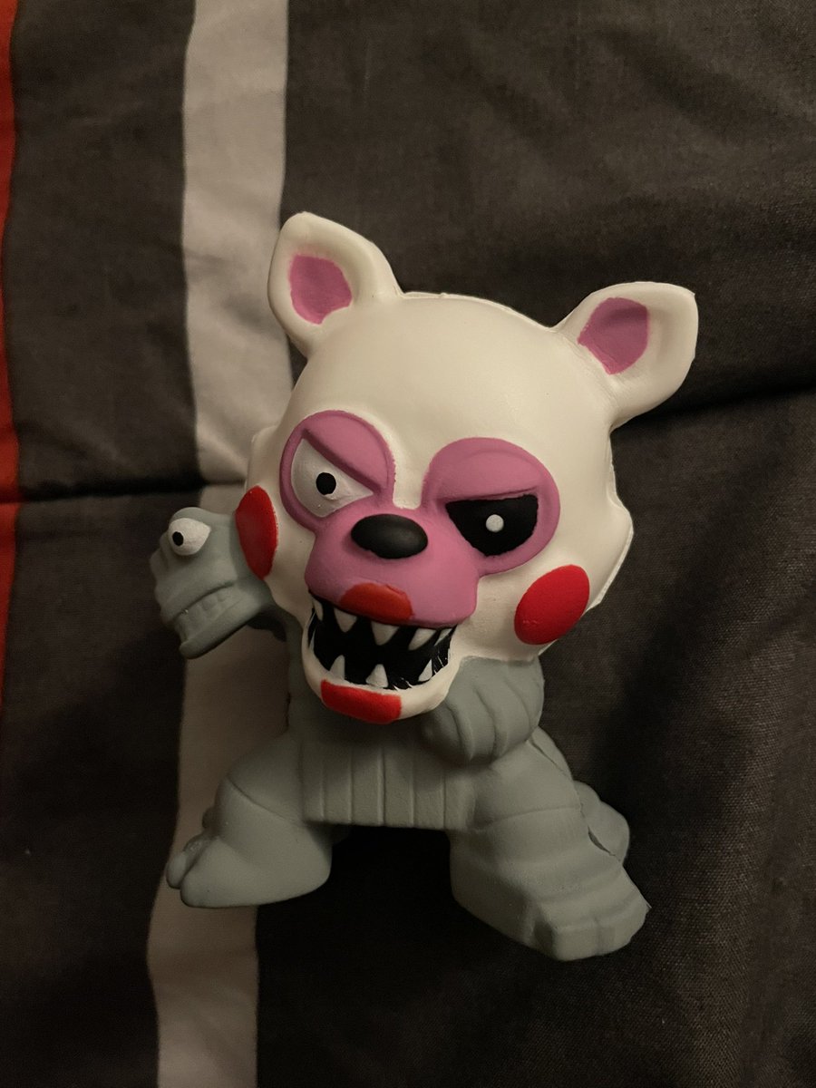 KhariDoodles's tweet image. YESSSSSSSS

She is broken like… right out of the bag but this happens to all squishies lol