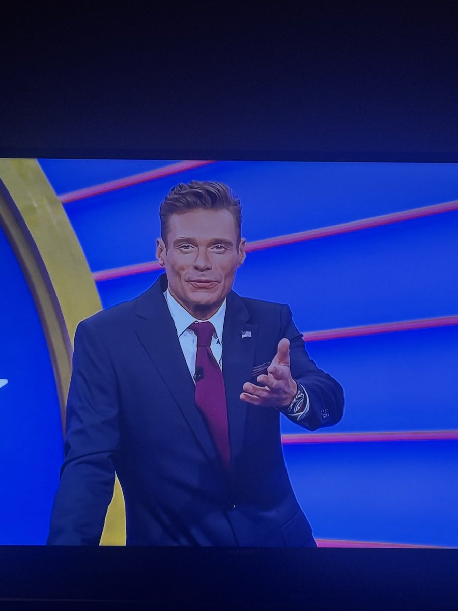 I loveeee Ryan Seacrest, but this contour is too much! lol. Tell them to pull back a little.