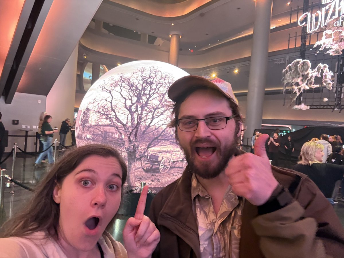 Ozing the Wiz at the circular thing