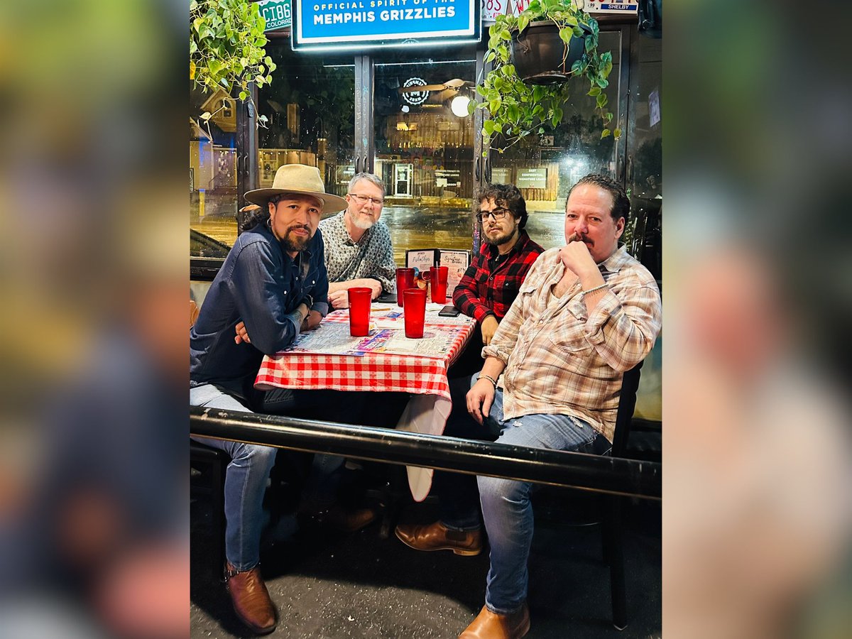 Carlos Elliot tweet media