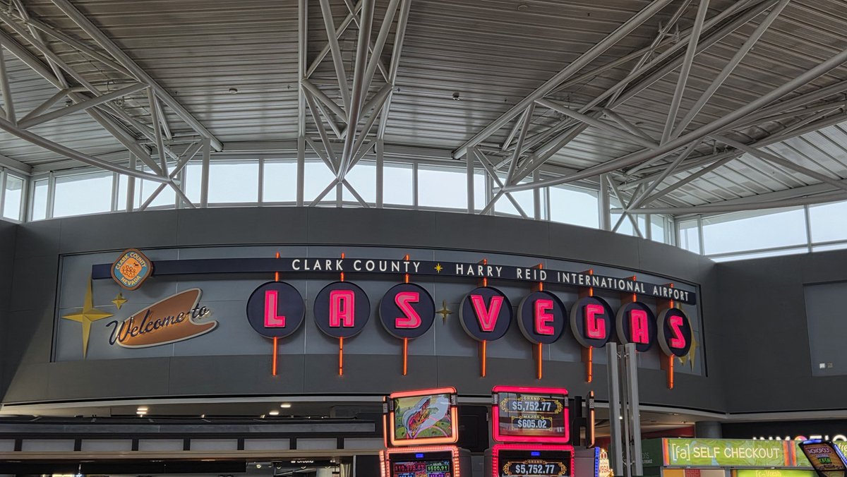 BriPCG's tweet photo. Welcome to Vegas https://t.co/PzRBbqZ1YF